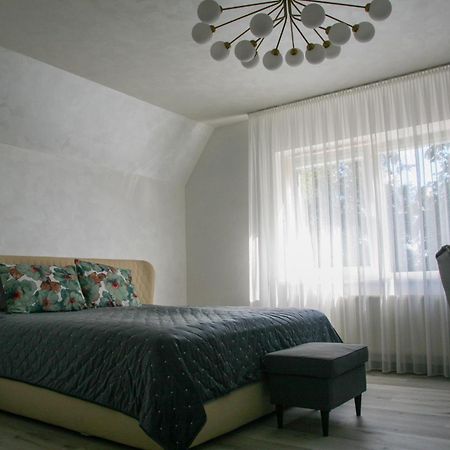 Hotel Pils à Kandava Extérieur photo