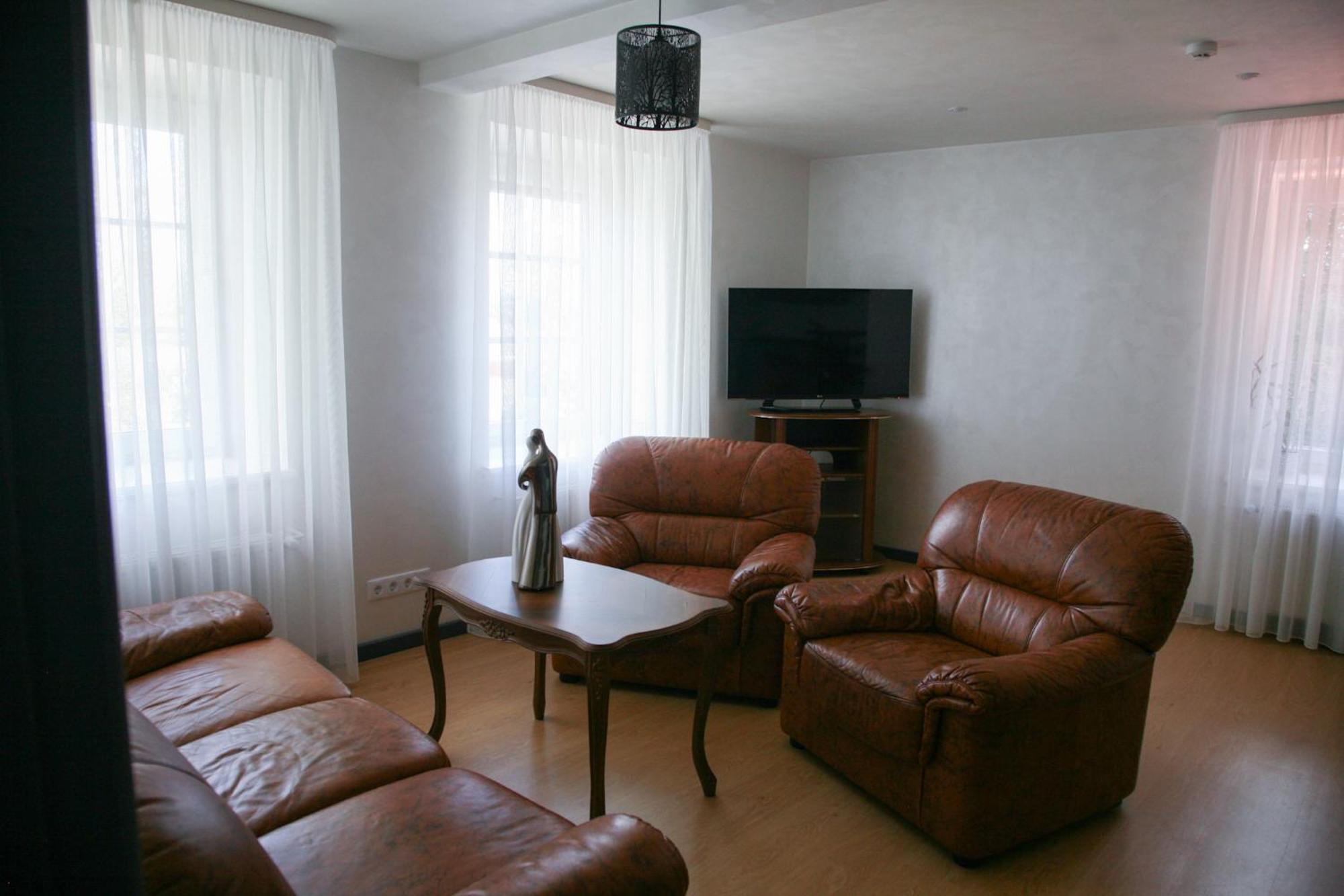 Hotel Pils à Kandava Extérieur photo