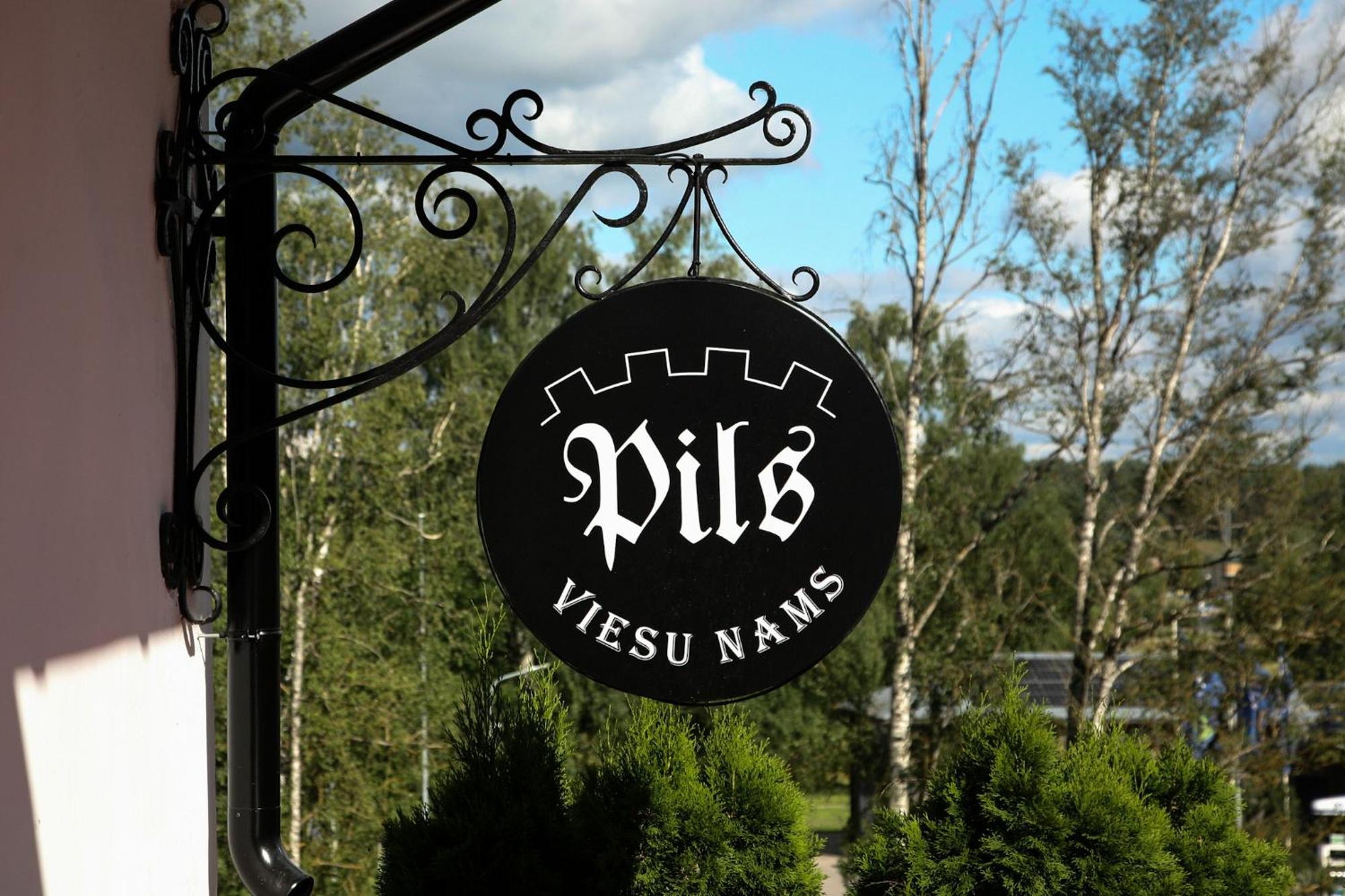 Hotel Pils à Kandava Extérieur photo
